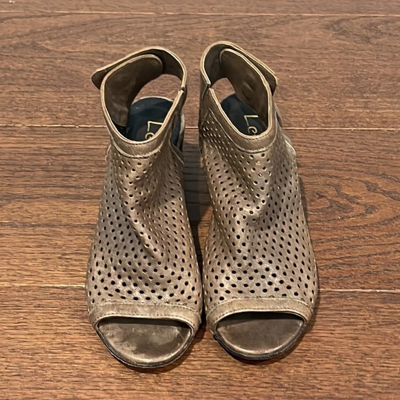 Lemare Women’s Brown Peep Toe Heels Size 38/8 - Picture 2 of 8